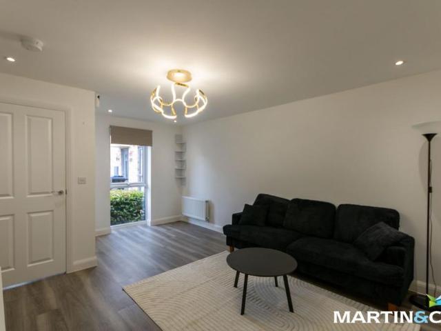 3 bedroom end of terrace house to rent