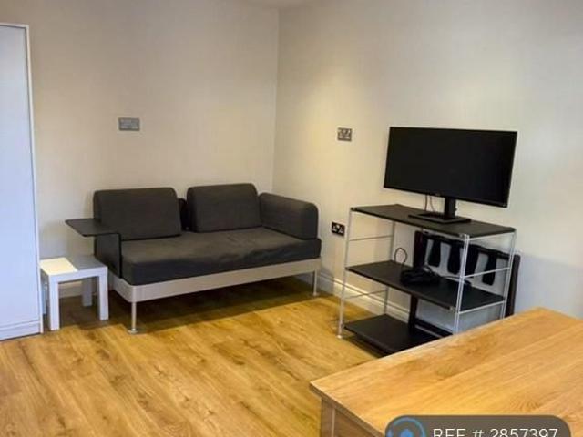 3 bedroom end of terrace house to rent