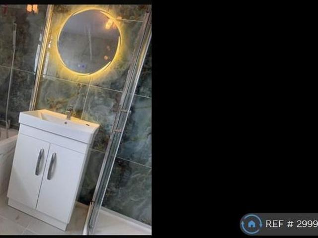 3 bedroom end of terrace house to rent