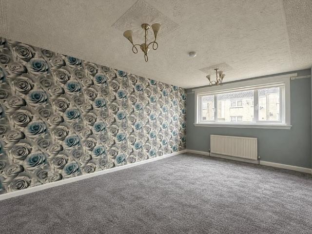3 bedroom end of terrace house to rent