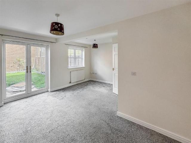 3 bedroom end of terrace house to rent