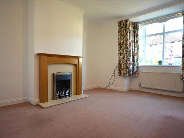 3 bedroom end of terrace house to rent