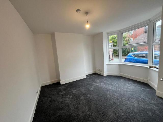 3 bedroom end of terrace house to rent