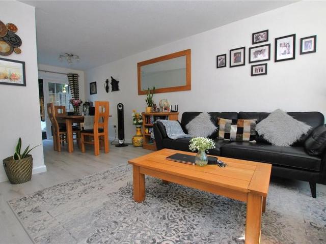 3 bedroom end of terrace house to rent