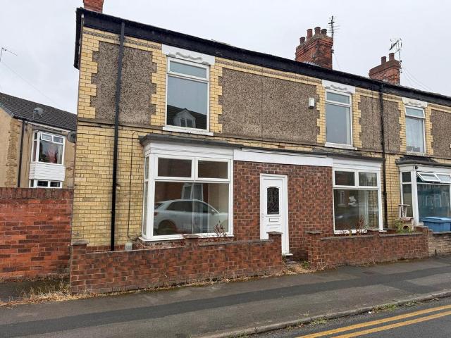 3 bedroom end of terrace house to rent