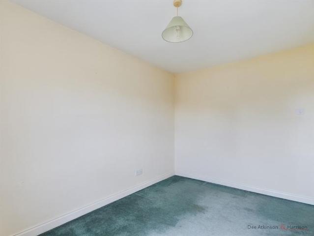 3 bedroom end of terrace house to rent