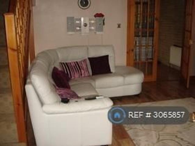 3 bedroom end of terrace house to rent