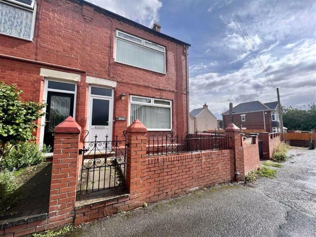 3 bedroom end of terrace house to rent
