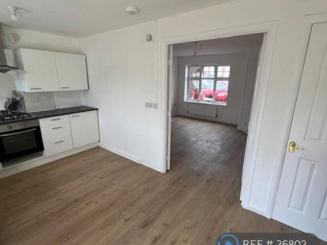 3 bedroom end of terrace house to rent