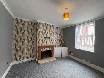3 bedroom end of terrace house to rent