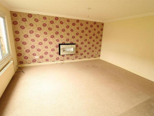 3 bedroom end of terrace house to rent