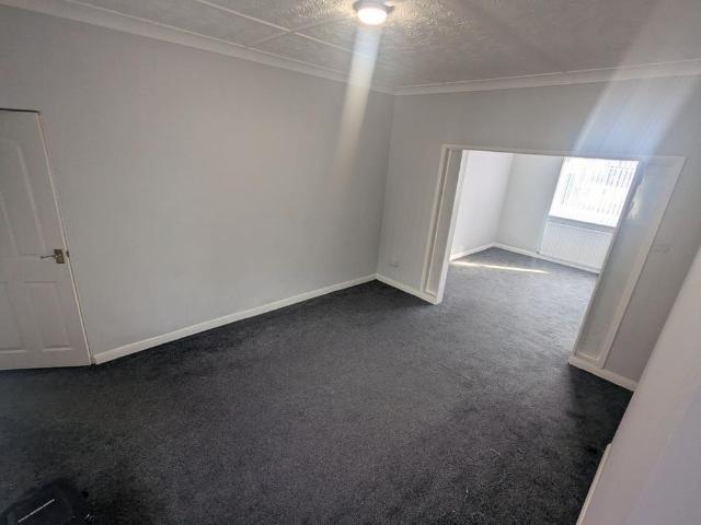 3 bedroom end of terrace house to rent