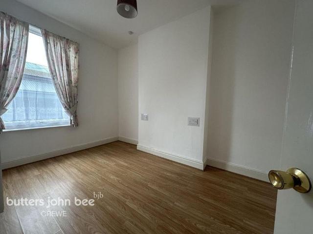 3 bedroom end of terrace house to rent