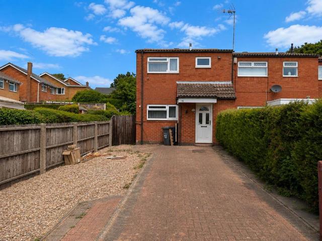 3 bedroom end of terrace house to rent