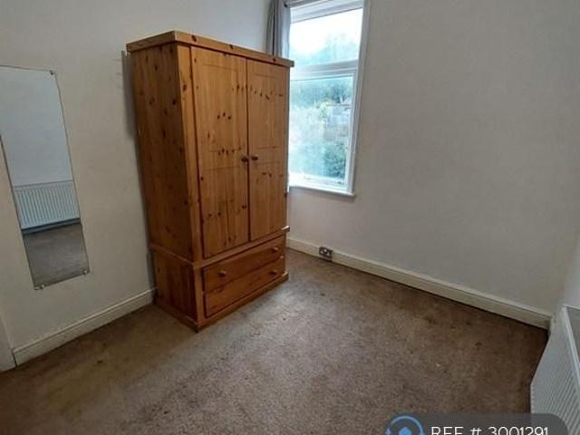 3 bedroom end of terrace house to rent