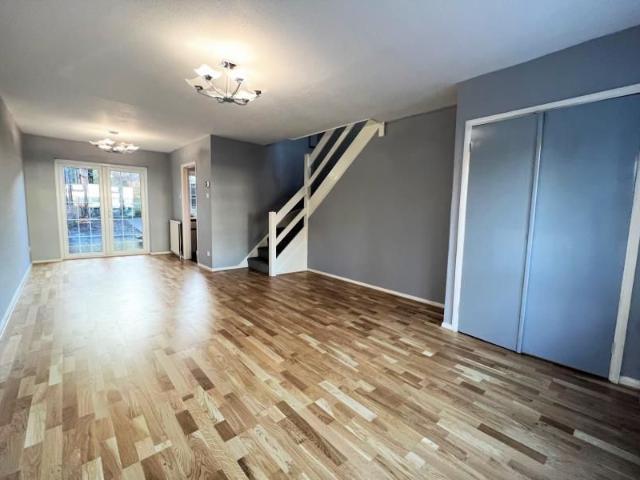 3 bedroom end of terrace house to rent