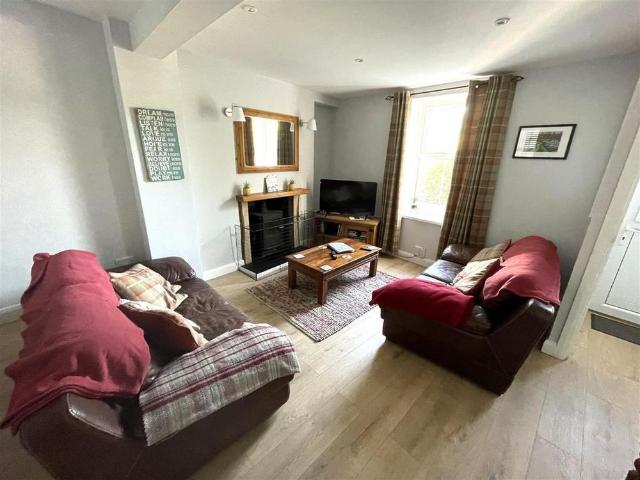 3 bedroom end of terrace house to rent