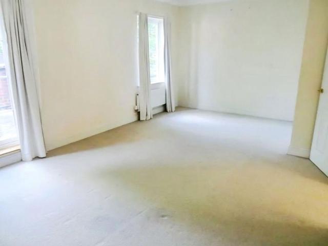 3 bedroom end of terrace house to rent