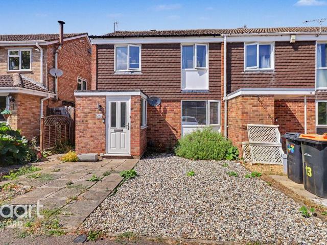 3 bedroom end of terrace house to rent