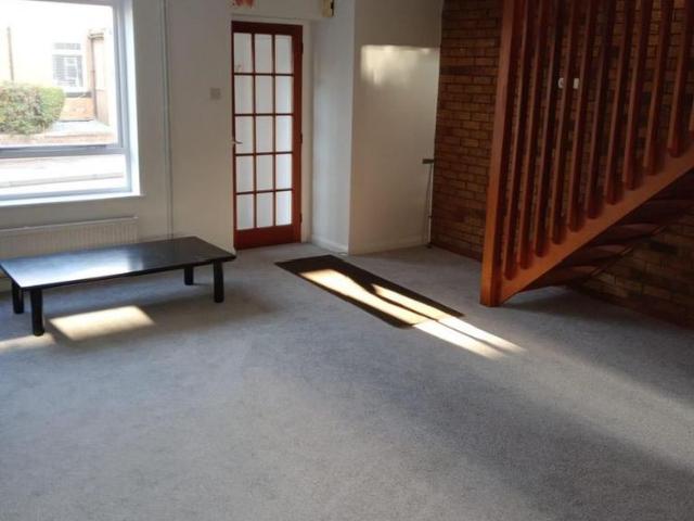 3 bedroom end of terrace house to rent