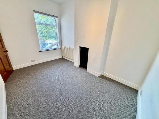 3 bedroom end of terrace house to rent