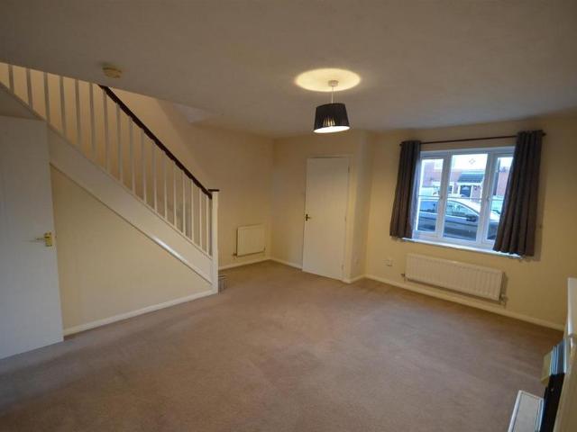 3 bedroom end of terrace house to rent