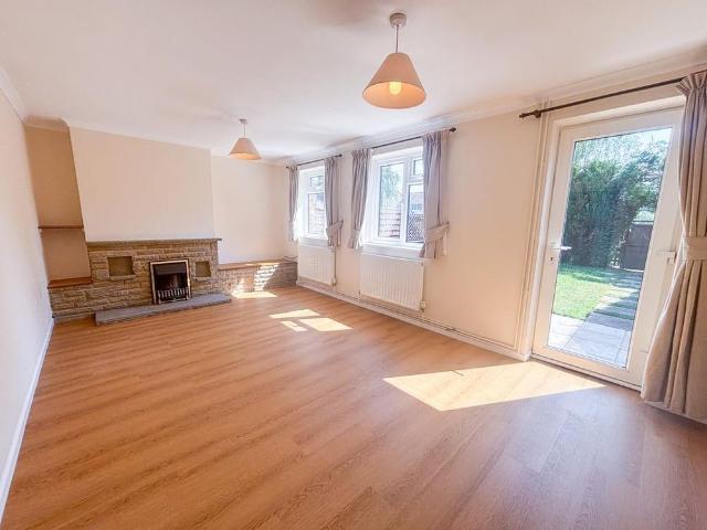 3 bedroom end of terrace house to rent