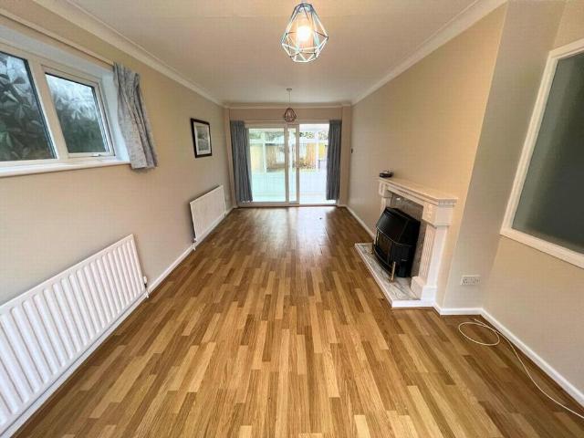 3 bedroom end of terrace house to rent