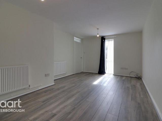 3 bedroom end of terrace house to rent