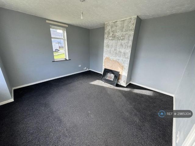 3 bedroom end of terrace house to rent