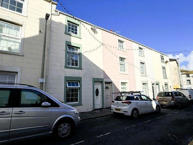 3 bedroom end of terrace house to rent