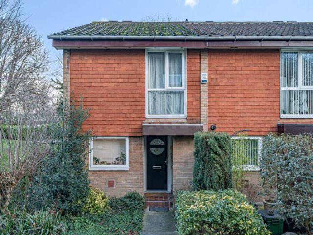 3 bedroom end of terrace house to rent