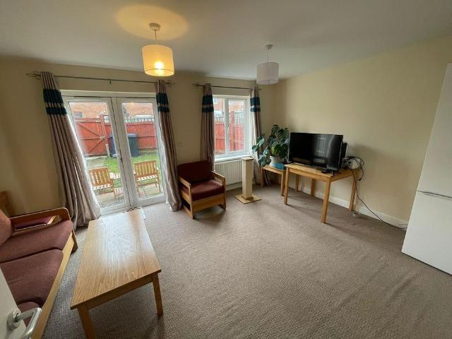 3 bedroom end of terrace house to rent