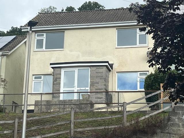 3 bedroom end of terrace house to rent