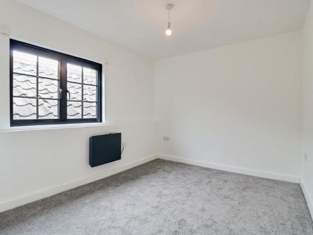 3 bedroom end of terrace house to rent