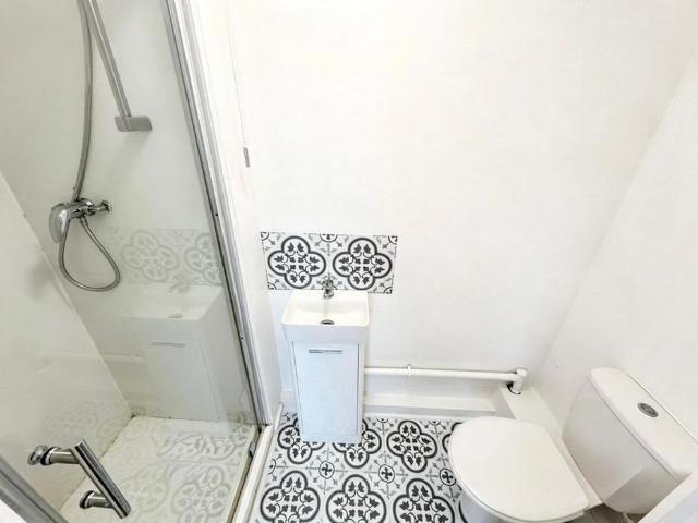 3 bedroom end of terrace house to rent