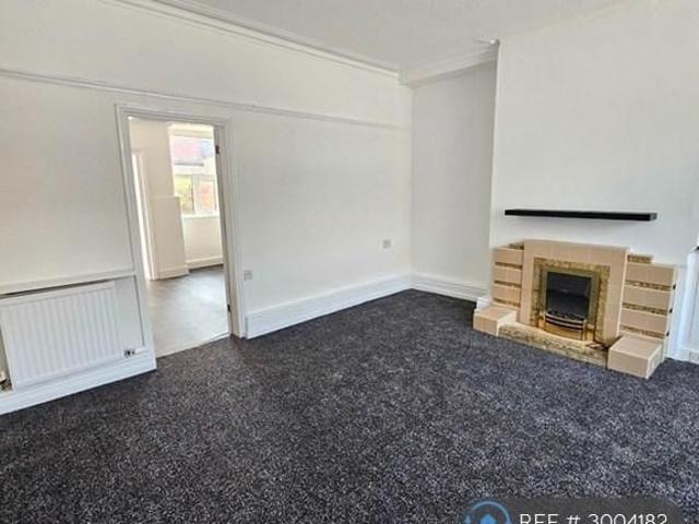 3 bedroom end of terrace house to rent