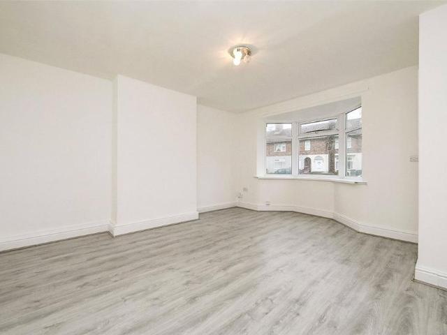 3 bedroom end of terrace house to rent