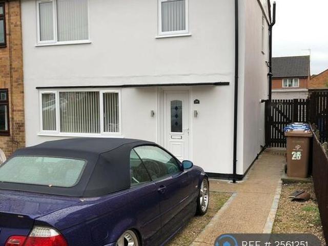 3 bedroom end of terrace house to rent