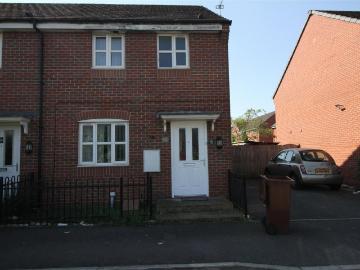 3 bedroom end of terrace house to rent