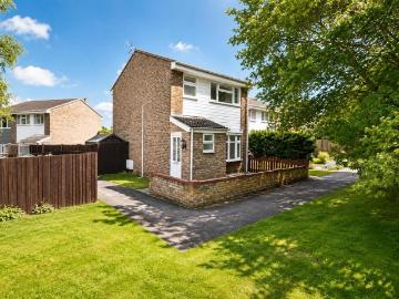 3 bedroom end of terrace house to rent