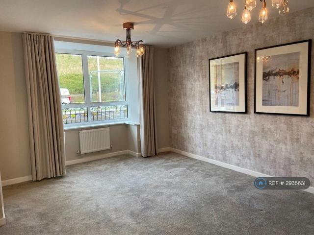 3 bedroom end of terrace house to rent