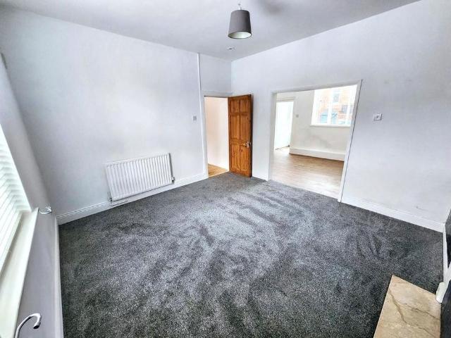 3 bedroom end of terrace house to rent