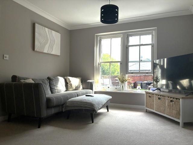 3 bedroom end of terrace house to rent