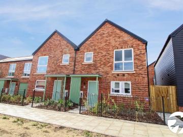 3 bedroom end of terrace house to rent