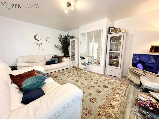 3 bedroom end of terrace house to rent