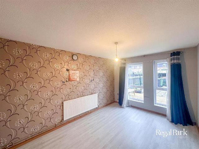 3 bedroom end of terrace house to rent