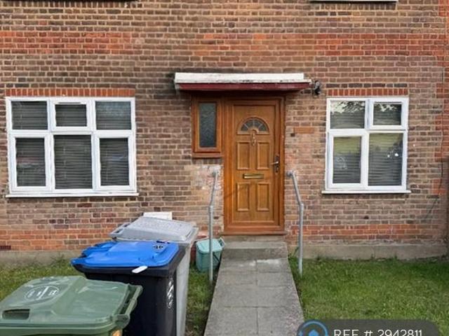 3 bedroom end of terrace house to rent