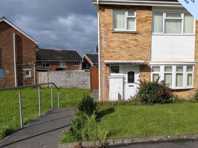 3 bedroom end of terrace house to rent