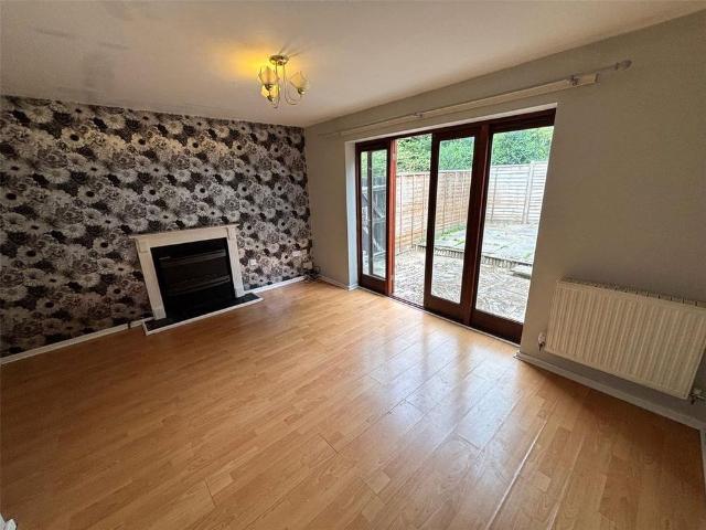 3 bedroom end of terrace house to rent